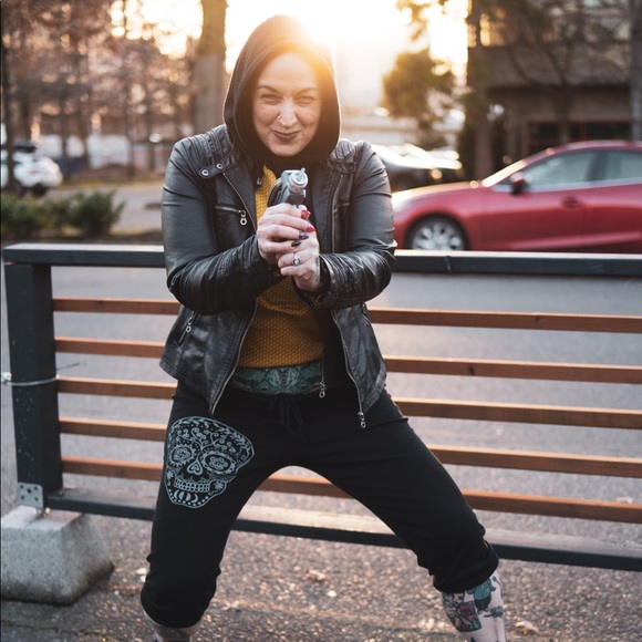 Meet your Posher, Jen - Picture 2 of 16